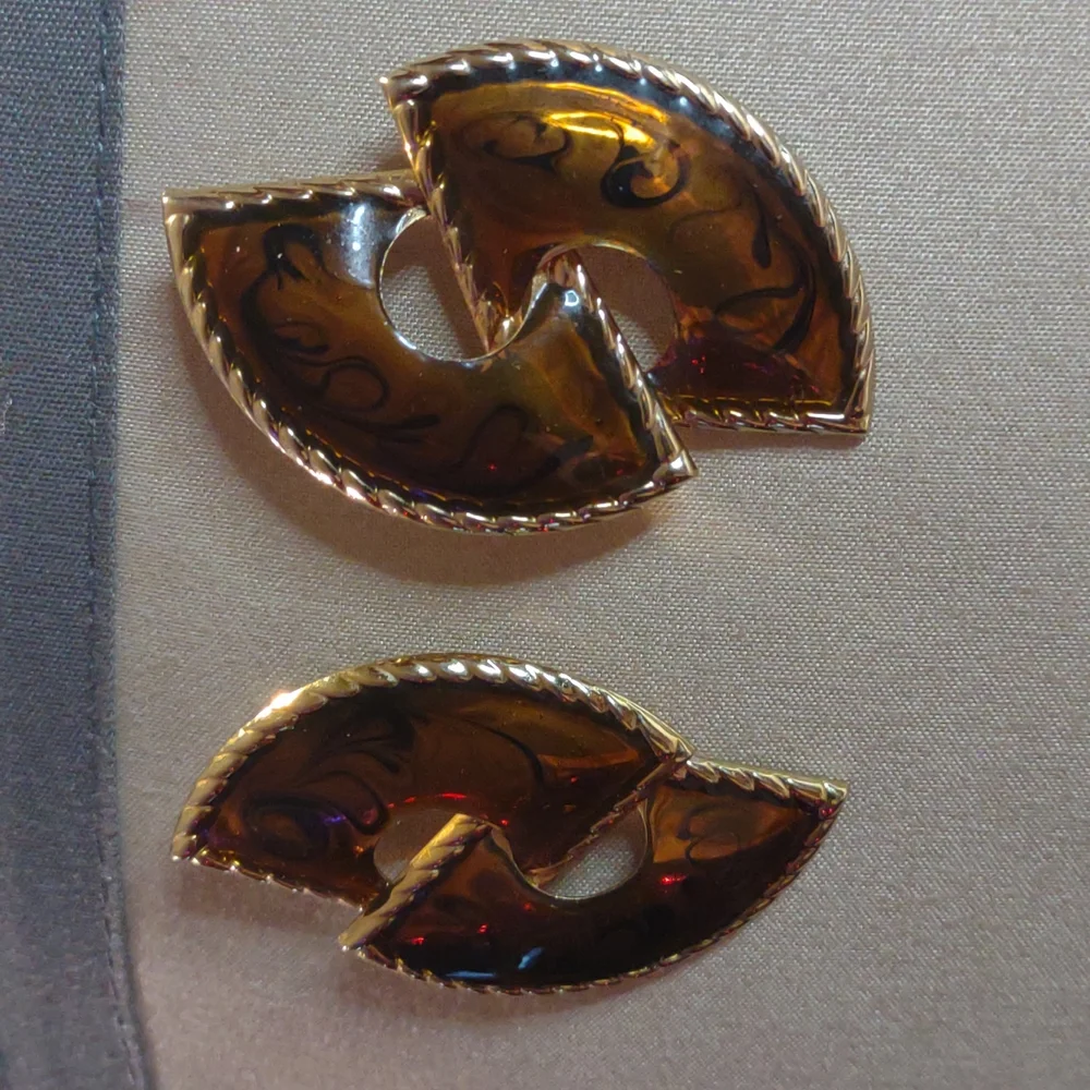 Vintage Brown Goldtone graphic earrings